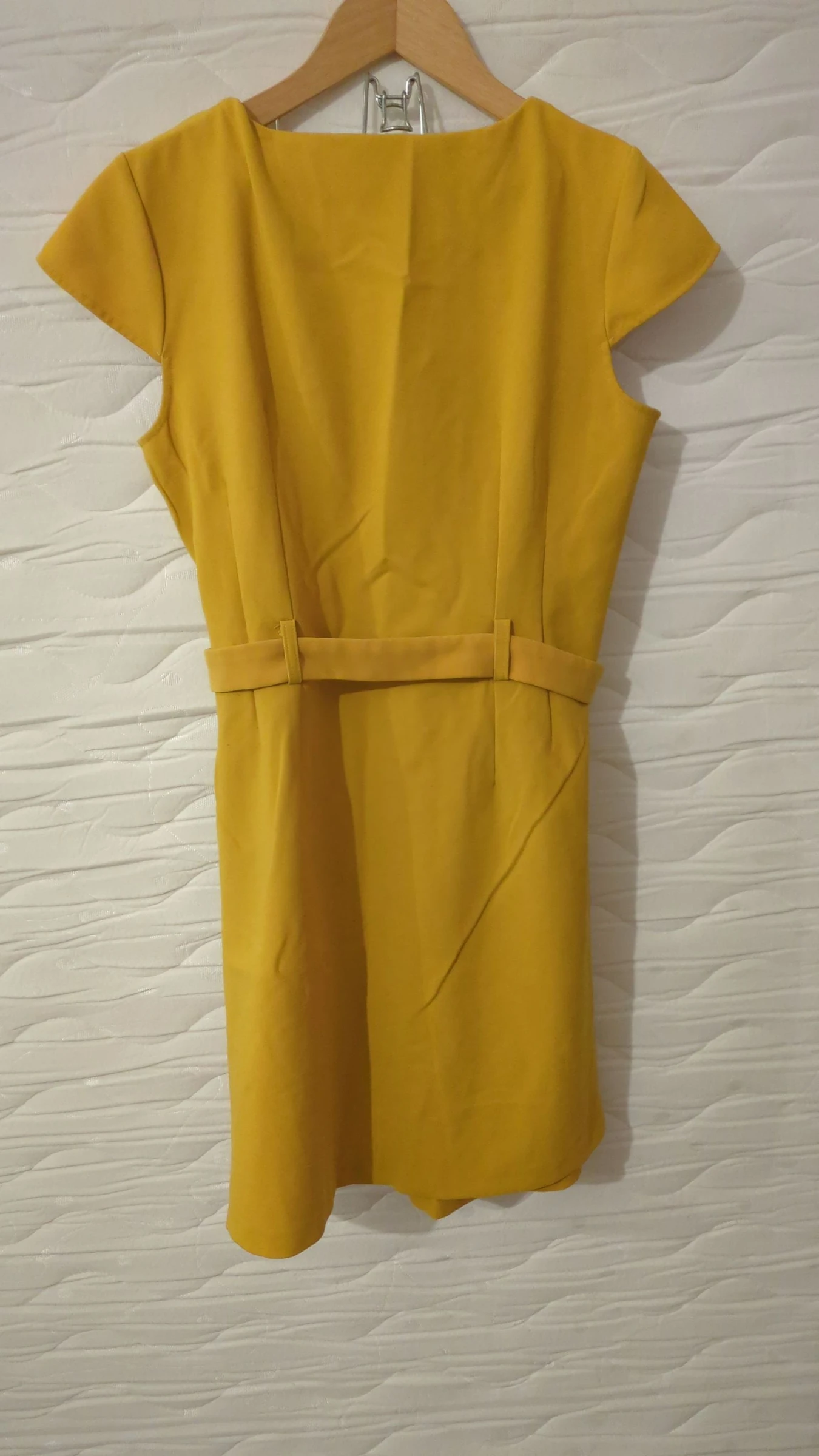 Vestido acinturado feminino vintage amarelo Naf Naf tamanho 42 – photo 4